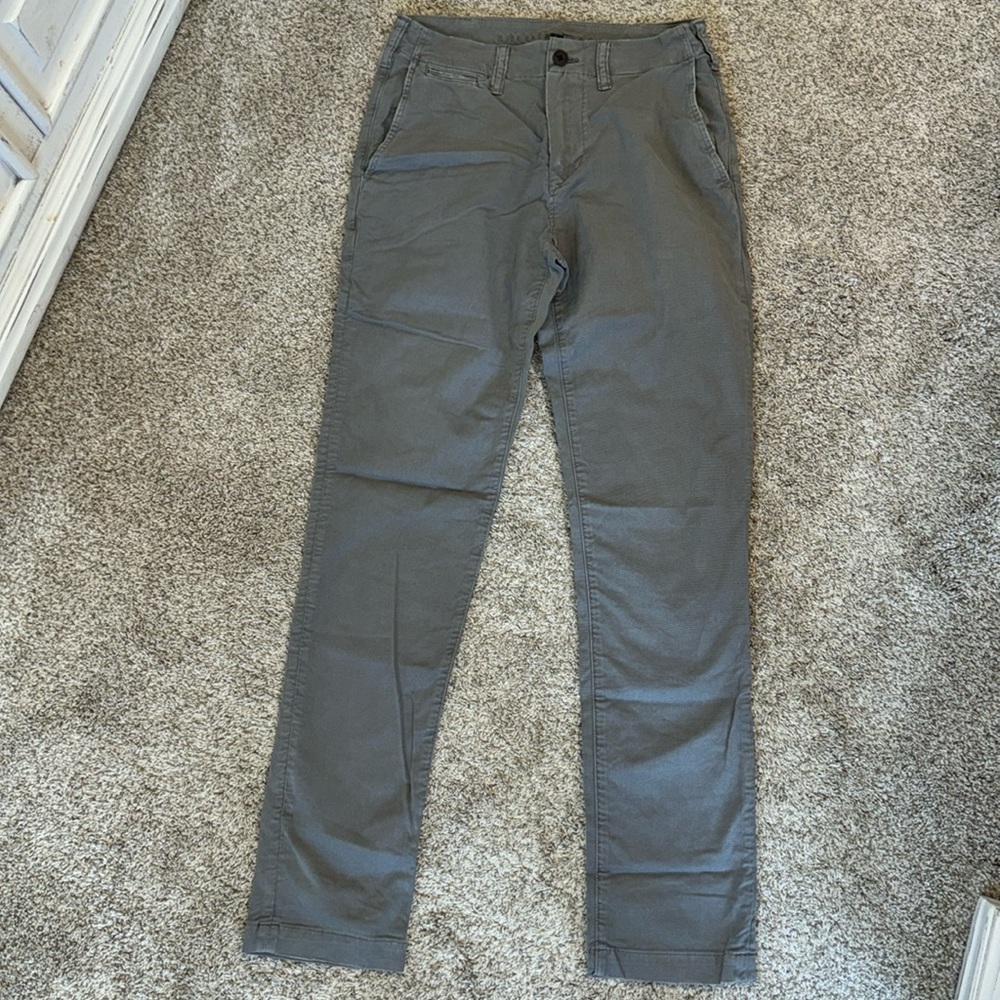 American Eagles 28/32 Gray Chinos